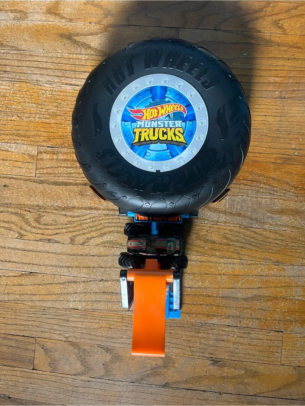Hot Wheels Monster Trucks Stunt Tire Playset